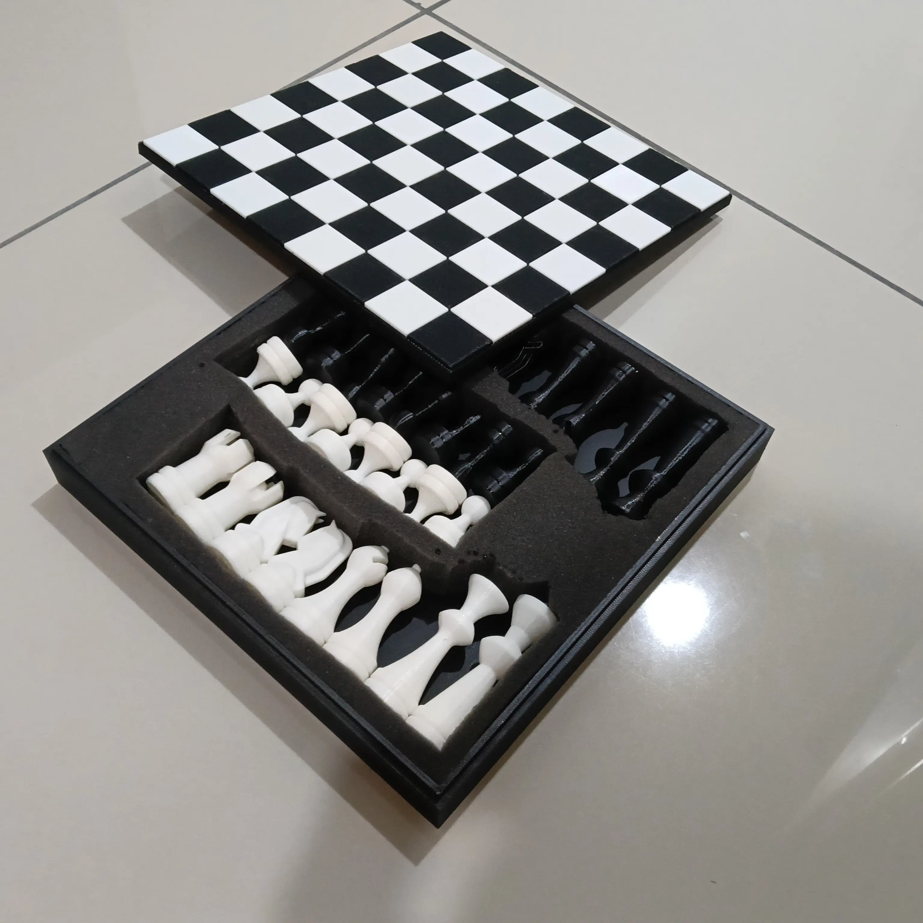 Bronvoorbeeld van het 3D-model chess board door MrHippopo