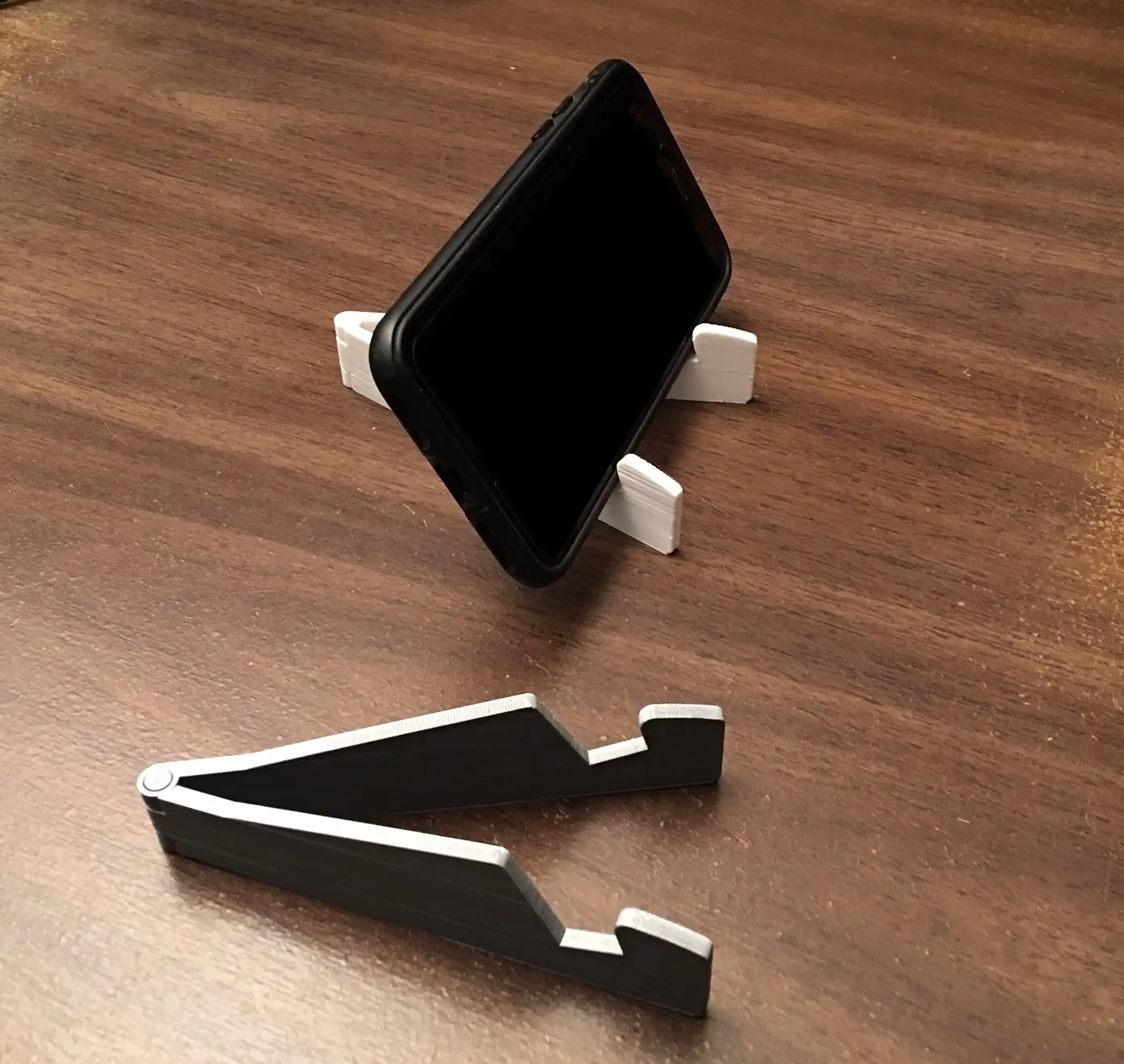 Bronvoorbeeld van het 3D-model Foldable Phone Stand door popeye_the_sailor_ma