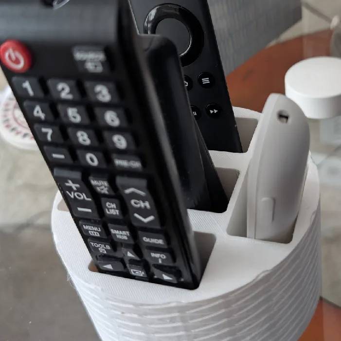Bronvoorbeeld van het 3D-model Remote Holder door DrDrew