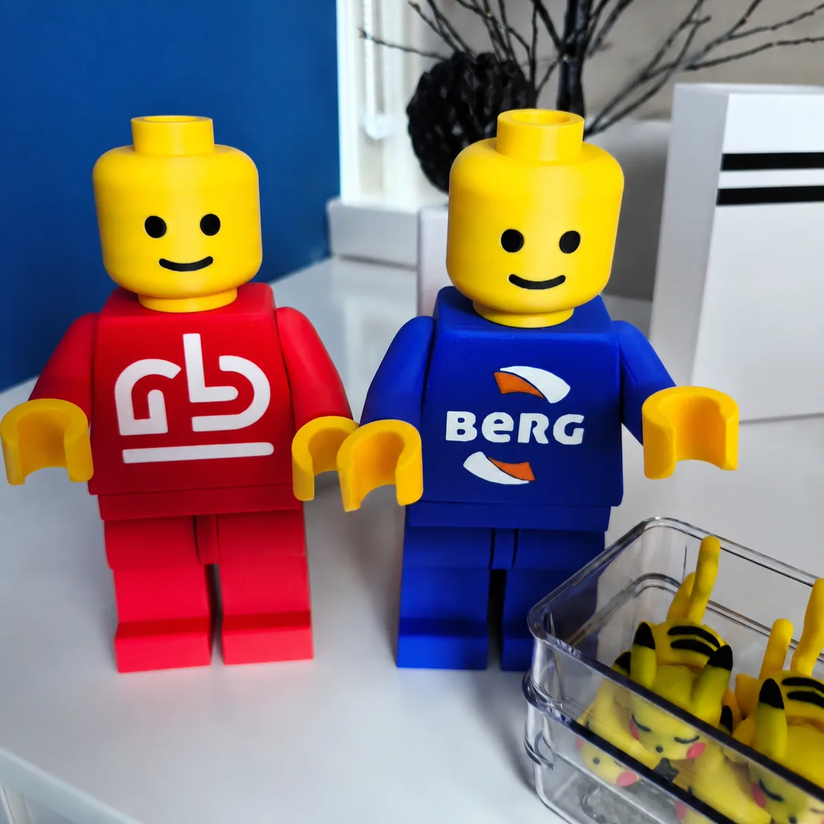 Foto van twee Nimble Brick Figures maatwerkvoorbeelden voor zakelijke klanten